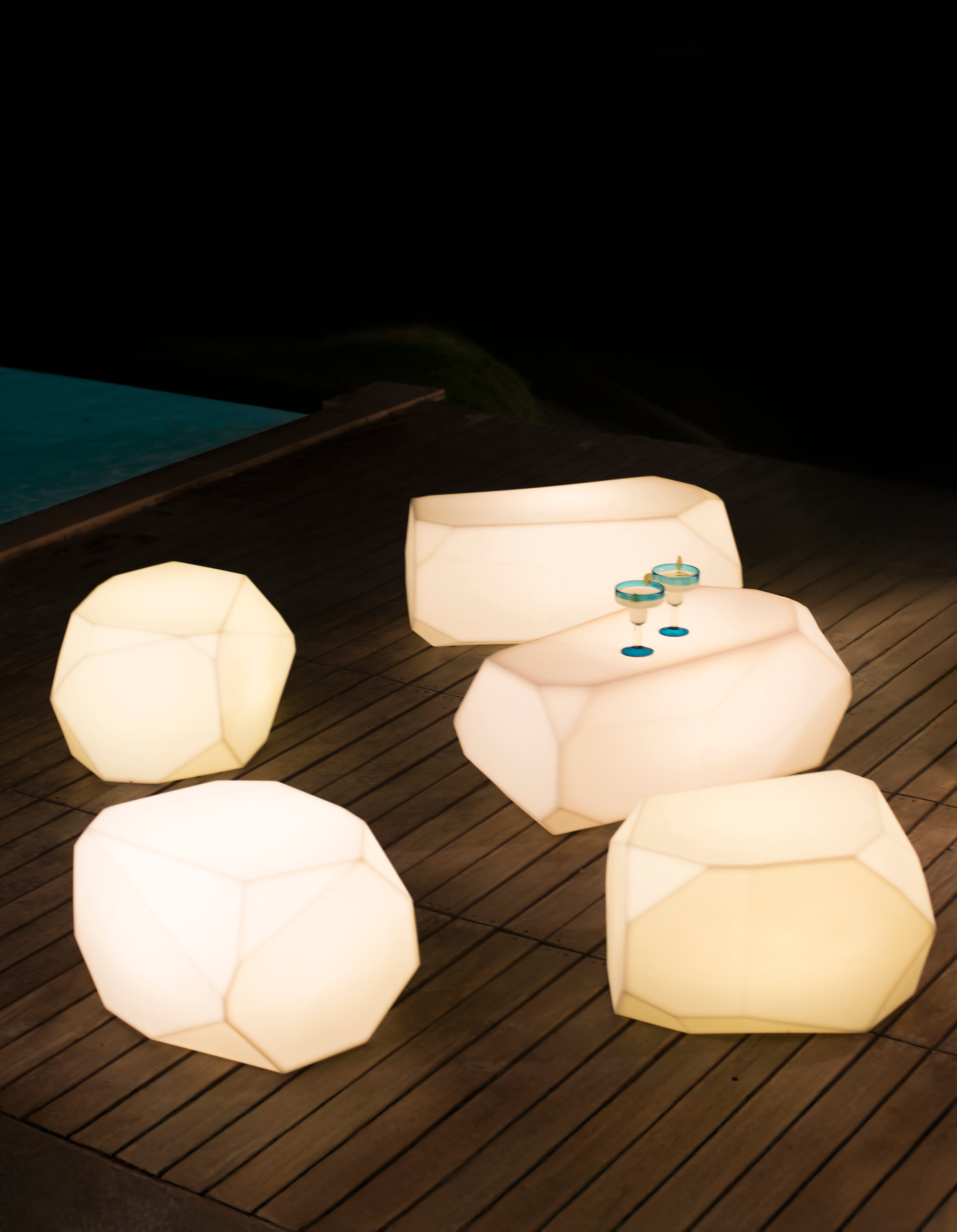 Piero LED Seater